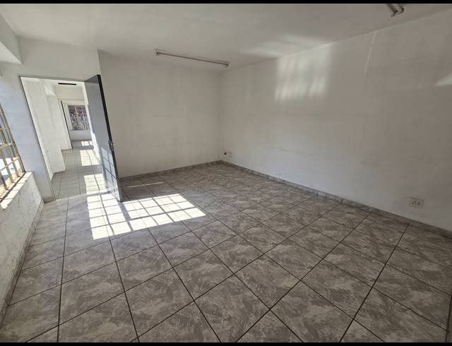 549M² WAREHOUSE TO LET IN MEADOWDALE